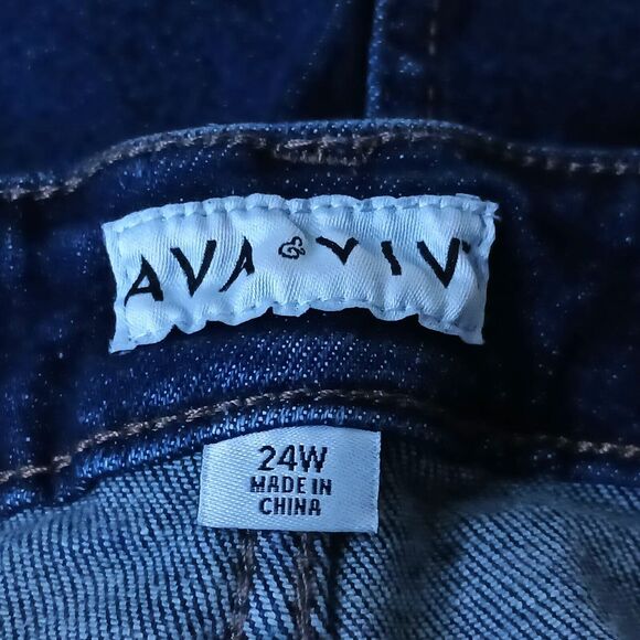 Ava & Viv Women’s 24W Denim Shorts Blue Distressed Roll Cuff High Rise Midi Plus - Picture 9 of 10